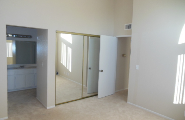 2 beds, 2 baths, $2,995, Unit # 25