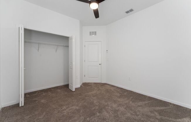 4 beds, 2 baths, $2,600, Unit Knightsbridge