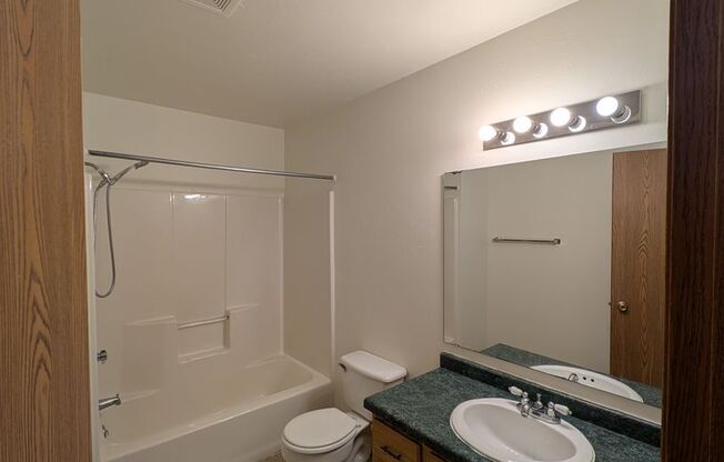 2 beds, 1 bath, 1,100 sqft, $1,319, Unit 1053 8305