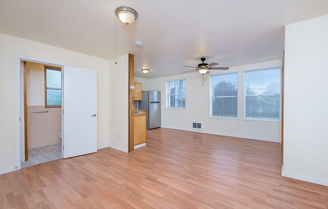 Studio, 1 bath, 400 sqft, $1,195, Unit B05