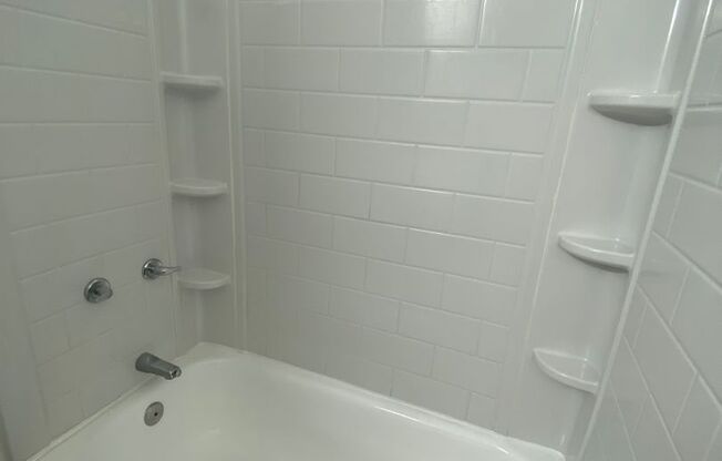 2 beds, 1.5 baths, 980 sqft, $1,350, Unit 6802-6