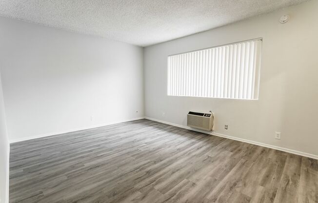 2 beds, 1.5 baths, 1,000 sqft, $2,298, Unit 200