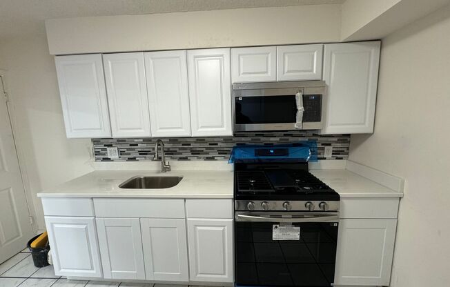 Updated 3-Bedroom Apartment in Olde Kensington – Prime Location!