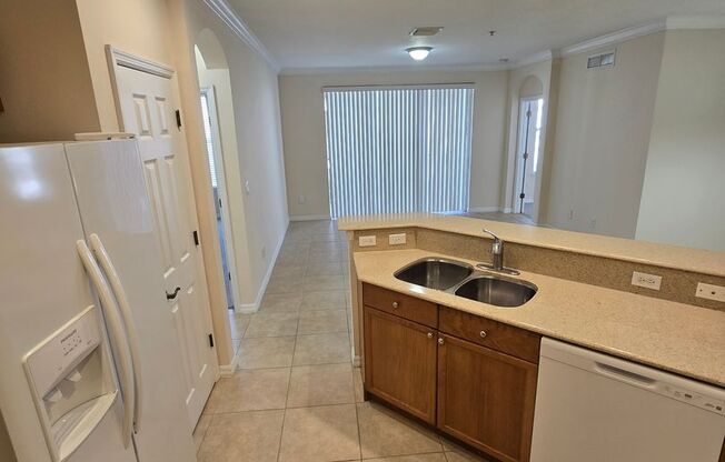 READY TO MOVE IN 2 BEDROOM 2 BATH CONDO IN WINDERMERE