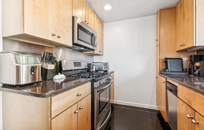 1 bed, 1 bath, 819 sqft, $5,000, Unit PH4D