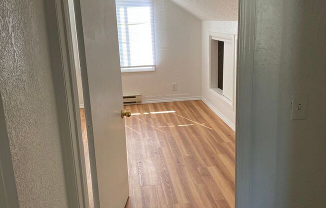 4 beds, 1 bath, $1,200, Unit 11202 (Upper)