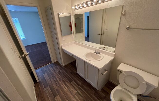 2 Bedroom 2 bath apartment in Gated Community!