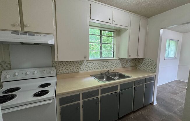 1 bed, 1 bath, 406 sqft, $525, Unit Apt 14