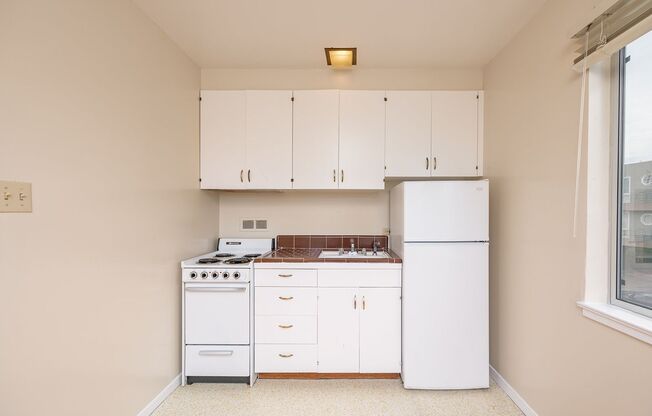 600 Laurel Street (388r)