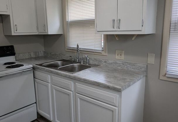 1 bed, 1 bath, $750, Unit 1