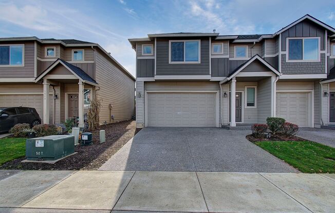 3 BR, 2.5 BA Creekwood Townhome - $500 OFF 1st Mo. Rent!