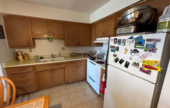 1 bed, 1 bath, $1,015, Unit 9