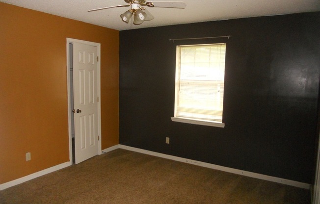 3 beds, 2 baths, $1,600