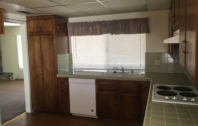 3 Bed. 2 Bath. House Located in Hemet - Available Now!