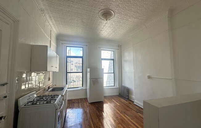 33 WOODHULL ST