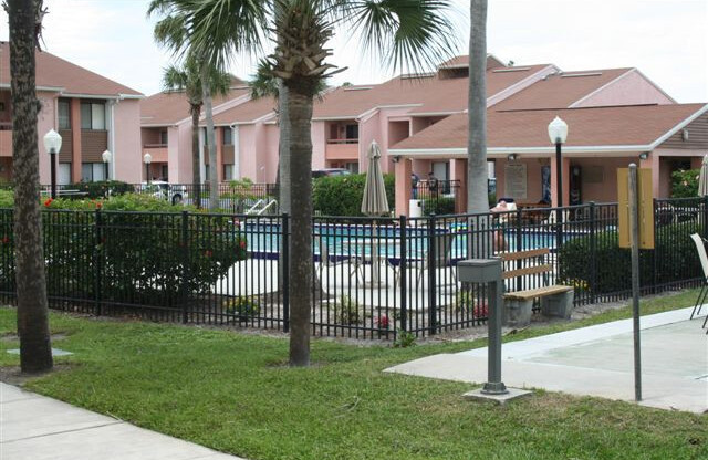 Tamarind - Renovated 2 Bedroom 2 Bath Condominium