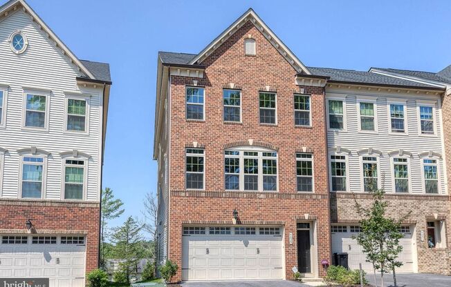Welcome to this nearly new, 3bd 3.5bth end-unit home!
