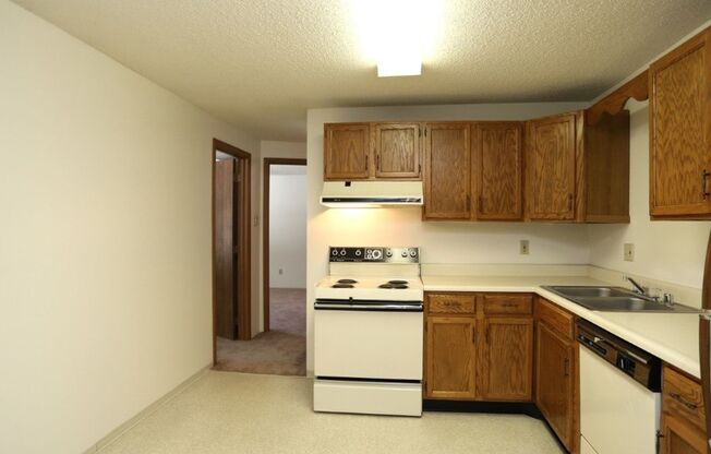 2 beds, 1 bath, 820 sqft, $1,050, Unit 5350-02