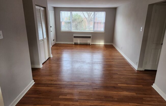 2 beds, 1 bath, 897 sqft, $2,335, Unit E-17