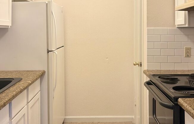 Move-In Ready Condo with Pool, Fireplace in Prime Richardson ISD Location