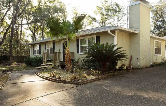 Amazing 3/2 Single Family Home with a Pool!
