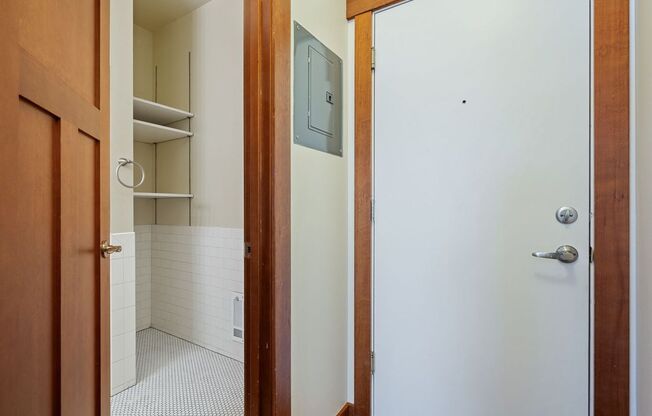 Studio, 1 bath, 359 sqft, $1,325, Unit 301