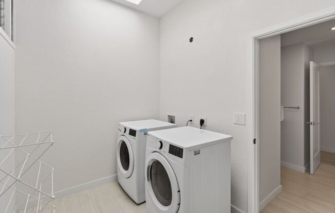 2 beds, 2 baths, $4,200, Unit # PENTHOUSE 8
