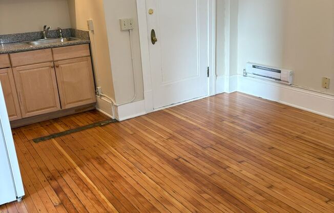 1 bed, 1 bath, 400 sqft, $1,200, Unit 05