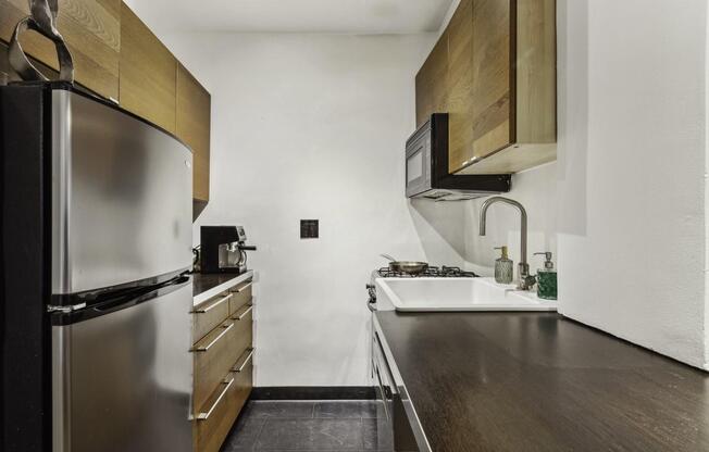 2 beds, 1 bath, $3,995, Unit 5J