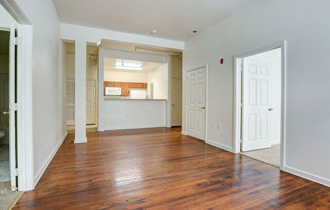 2 beds, 1 bath, 767 sqft, $1,075