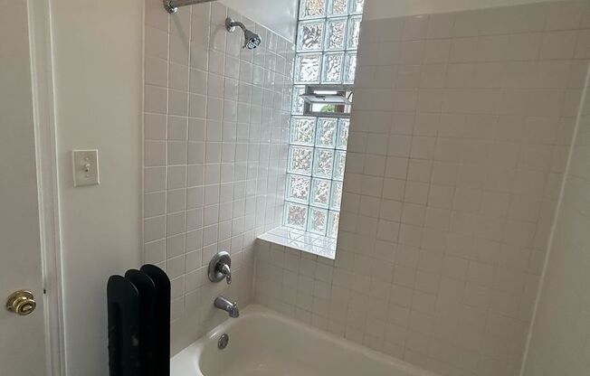 Studio, 1 bath, 650 sqft, $1,350, Unit 4411-2A
