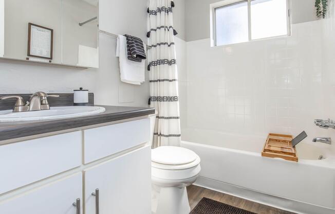 1 bed, 1 bath, 551 sqft, $1,349