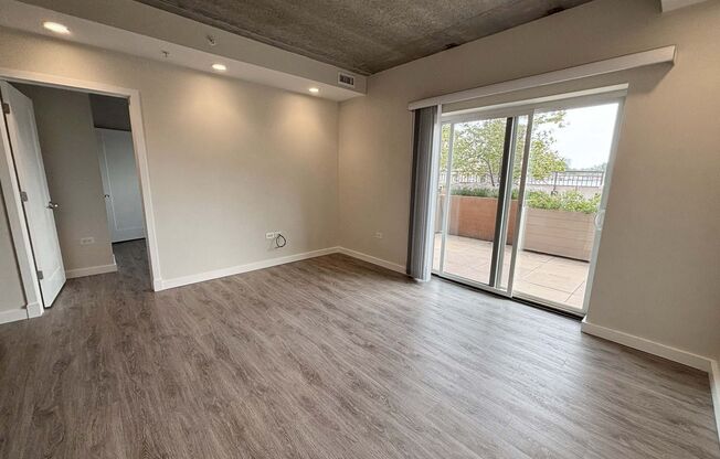 2 beds, 1 bath, 826 sqft, $2,500, Unit 410