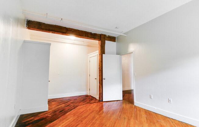2 beds, 1 bath, 1,100 sqft, $4,400, Unit E214