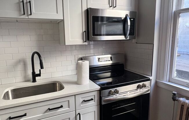 23-25 E King St