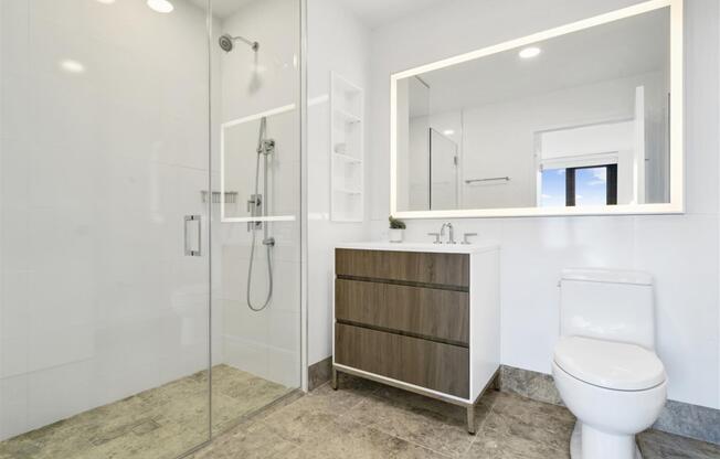 3 beds, 2 baths, $11,000, Unit 5015