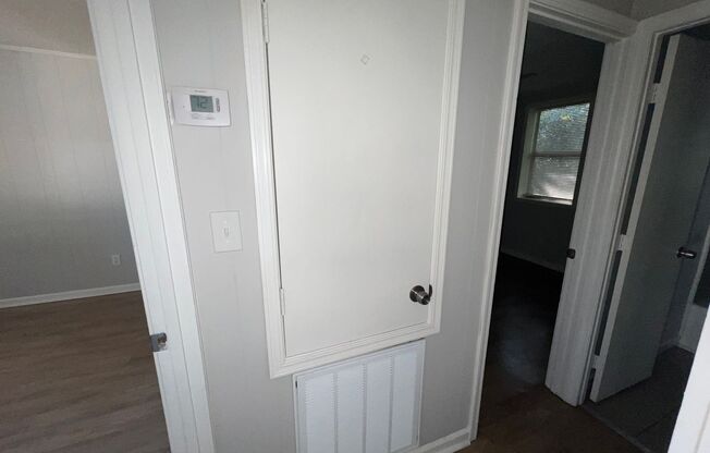 2 beds, 1 bath, $850, Unit #E