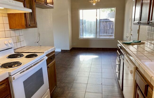 $2,075 Peach & Herndon, 3 Bedroom Home -  W. Palo Alto, Clovis - MOVE IN BONUS