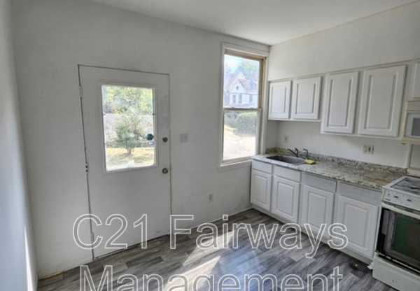 546 GREENFIELD AVE
