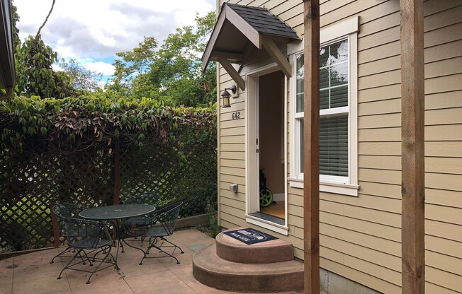 Light and bright one bedroom near PSU in SW PDX.