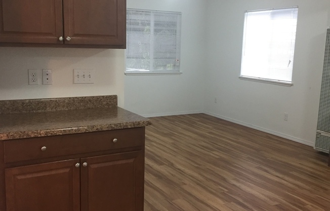 2 beds, 1 bath, $1,595