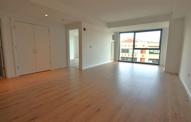 1 bed, 1 bath, 781 sqft, $4,000, Unit 511