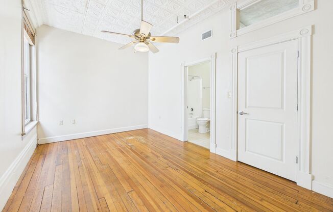 2 beds, 2 baths, 925 sqft, $1,600, Unit 404