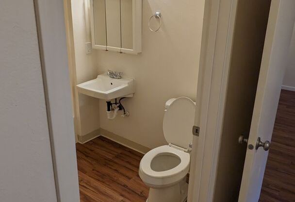 1 bed, 1 bath, 650 sqft, $1,200, Unit 04