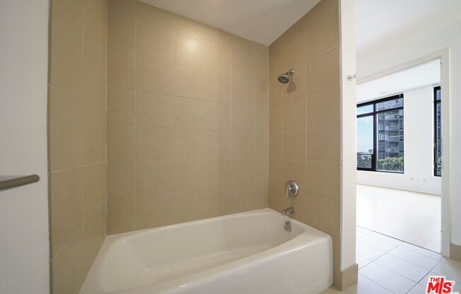 1 bed, 1 bath, 800 sqft, $2,550, Unit 819