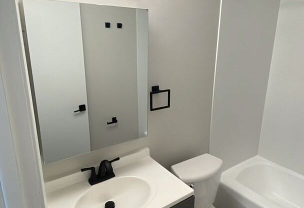 1 bed, 1 bath, 610 sqft, $1,285, Unit 241-105