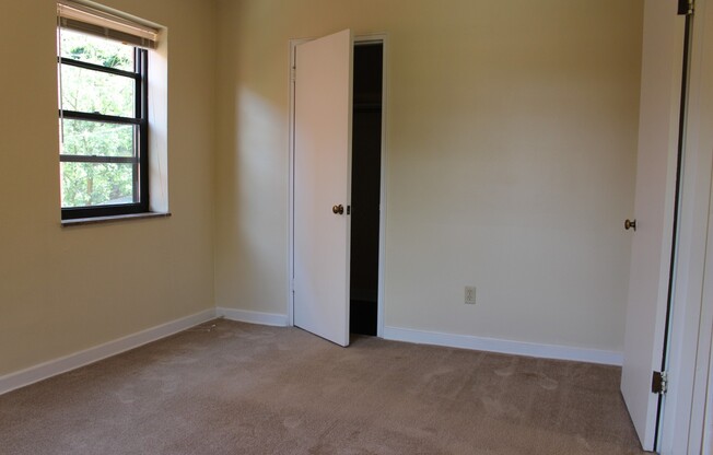 2 beds, 1 bath, 710 sqft, $1,660, Unit 08C