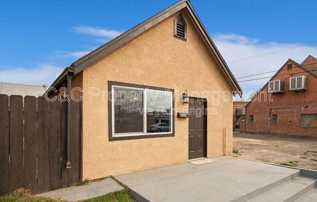224 N MAPLE AVE