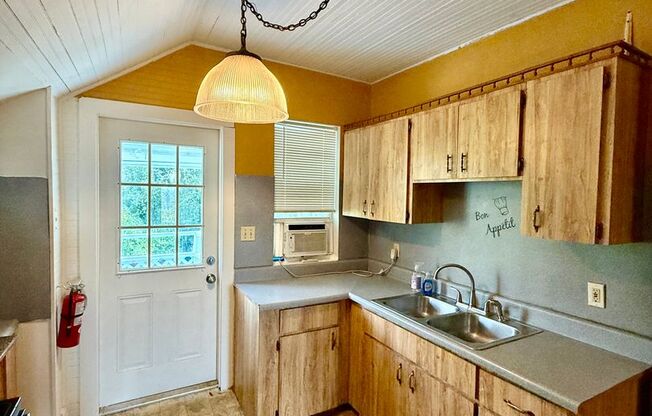 1 bed, 1 bath, $975, Unit UNIT 5