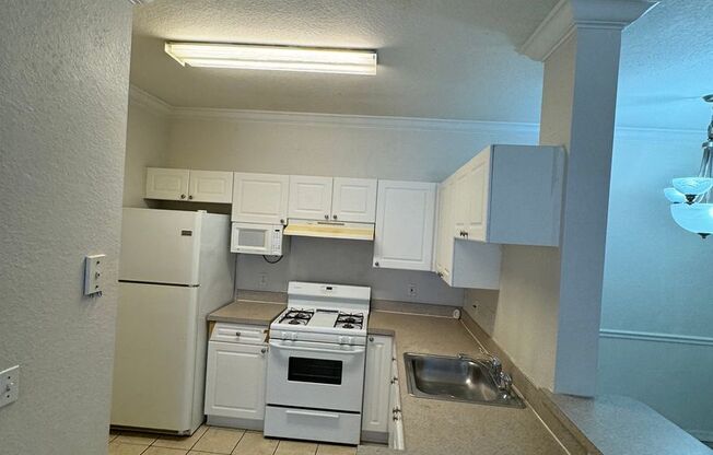 2 beds, 2 baths, $1,700